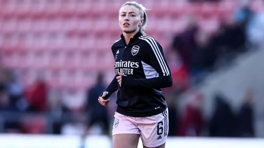 Leah_Williamson_pre-match_Arsenal_Manchester_United.jpg